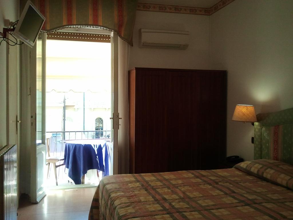 Hotel Ely Виареджо Экстерьер фото