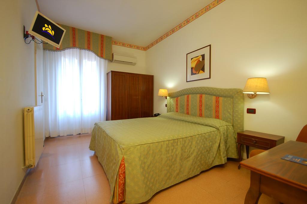 Hotel Ely Виареджо Номер фото